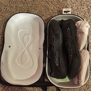 BRAND NEW 9.5 BLACK NFINITY VENGEANCE SHOES